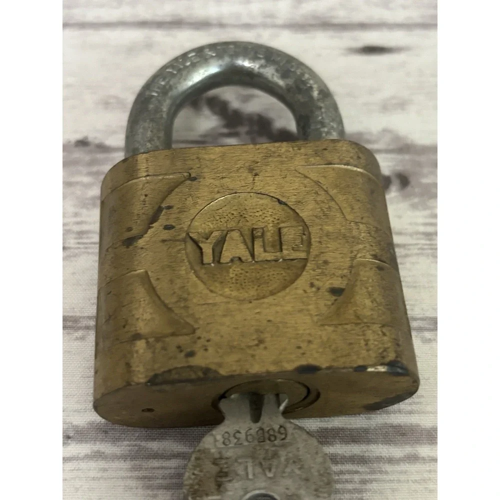 YALE Padlock With Original 2 Keys Works Great Vintage Brass Lock USA 3